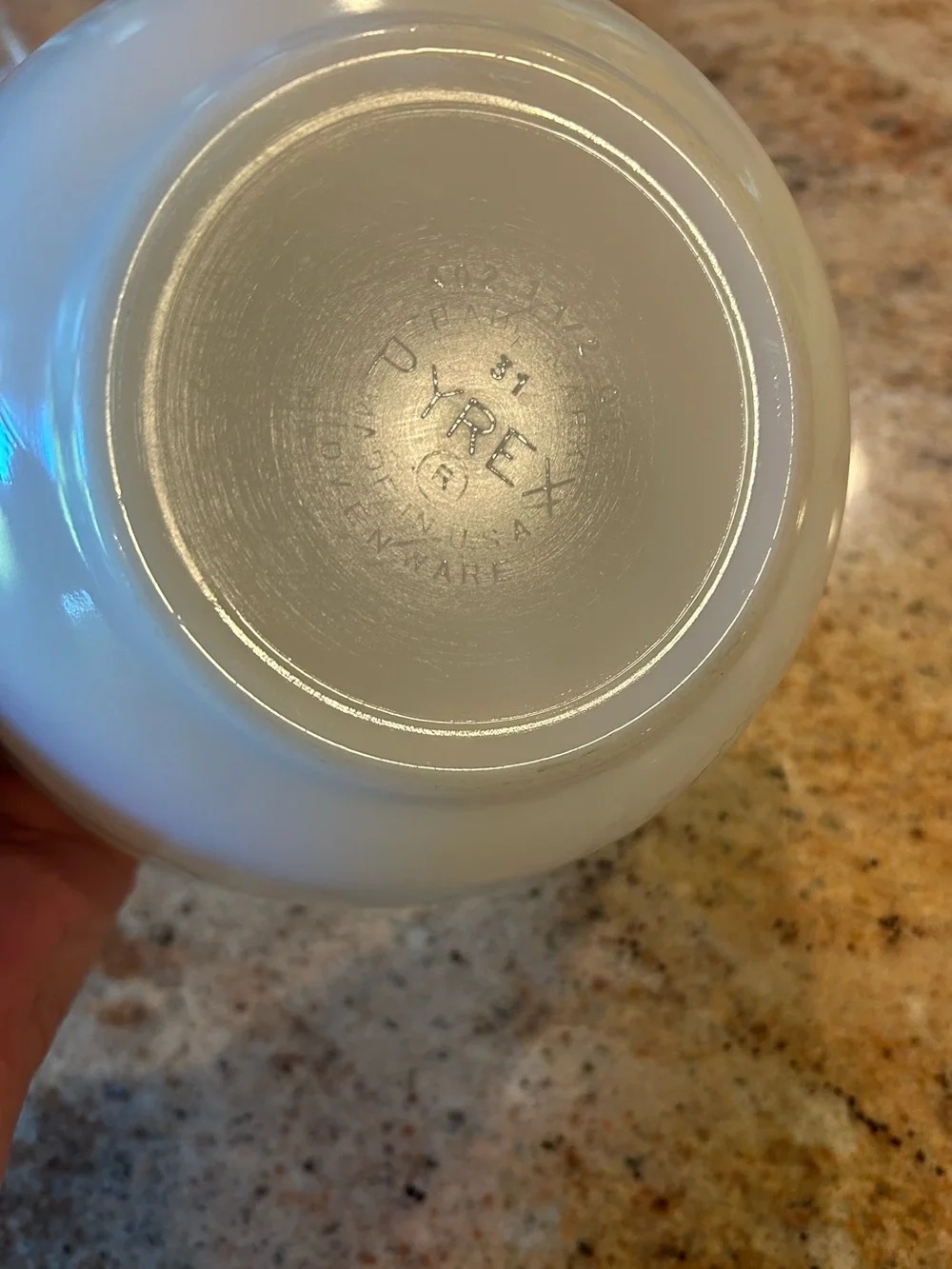 PYREX TRADE MARK #402 1 1/2Qt. Opal White Milk Glass Mixing Nesting Bowl